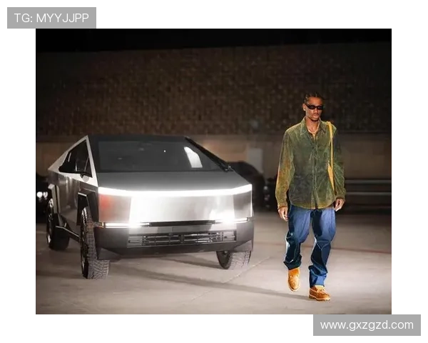 足球球星私服穿搭解析展现场下魅力与时尚态度